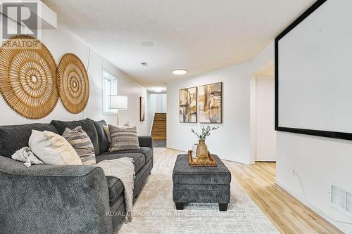 44 Mcfeeters Crescent, Clarington (Bowmanville), ON - Indoor Photo Showing Living Room