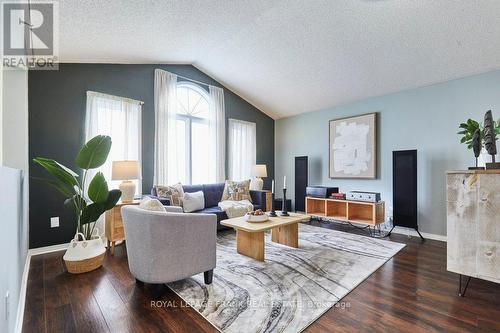 44 Mcfeeters Crescent, Clarington (Bowmanville), ON - Indoor Photo Showing Living Room