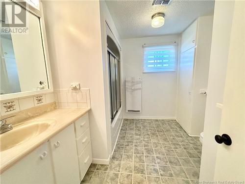 25 St-Simon Road, Caraquet, NB - Indoor Photo Showing Bathroom