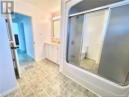 25 St-Simon Road, Caraquet, NB - Indoor Photo Showing Bathroom