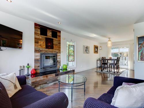 Autre - 51 Ch. St-André, Saint-Jean-Sur-Richelieu, QC - Indoor Photo Showing Living Room With Fireplace