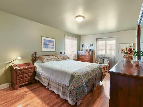 Master bedroom - 244 Rue Le Baron, Boucherville, QC - Indoor Photo Showing Bedroom