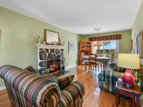 Living room - 244 Rue Le Baron, Boucherville, QC - Indoor Photo Showing Living Room With Fireplace