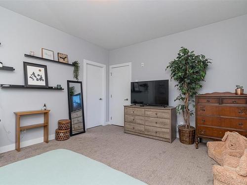 202-703 Massie Dr, Langford, BC - Indoor Photo Showing Bedroom