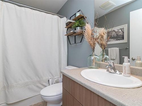 202-703 Massie Dr, Langford, BC - Indoor Photo Showing Bathroom