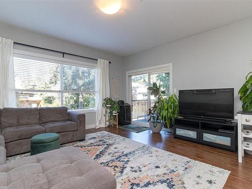 202-703 Massie Dr, Langford, BC - Indoor Photo Showing Living Room