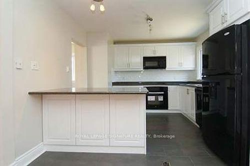 21 Veery Pl, Toronto, ON - Indoor Photo Showing Kitchen