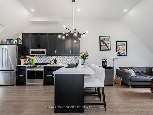 Upper-58 St Annes Rd, Toronto, ON - Indoor Photo Showing Kitchen With Upgraded Kitchen