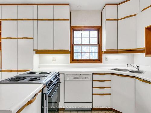 26 St Leonard'S Ave, Toronto, ON - Indoor Photo Showing Kitchen With Double Sink