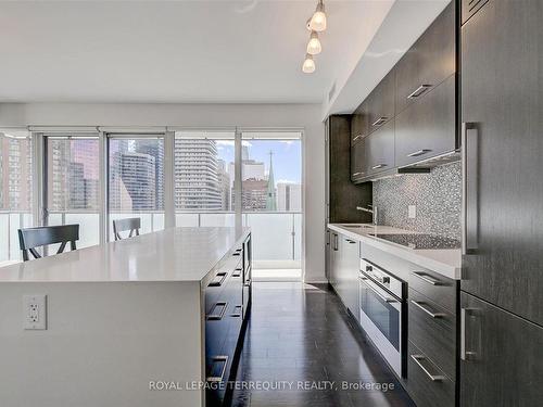 902-65 St. Mary St, Toronto, ON - Indoor Photo Showing Kitchen With Upgraded Kitchen