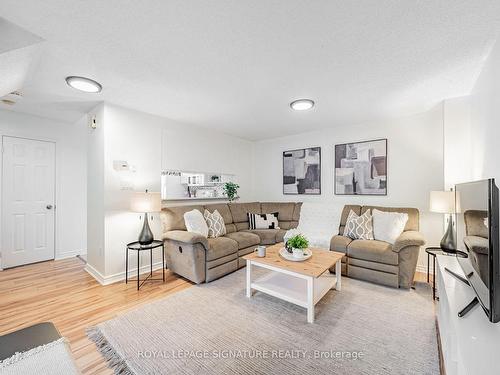 41-1735 Walnut Lane, Pickering, ON - Indoor Photo Showing Living Room