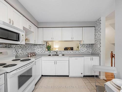 41-1735 Walnut Lane, Pickering, ON - Indoor Photo Showing Kitchen With Double Sink