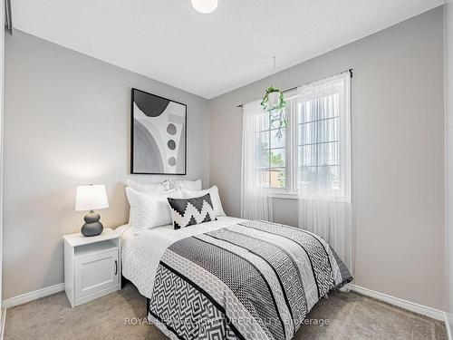 41-1735 Walnut Lane, Pickering, ON - Indoor Photo Showing Bedroom