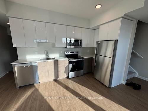 120-708 Woolwich St, Guelph, ON - Indoor Photo Showing Kitchen With Stainless Steel Kitchen