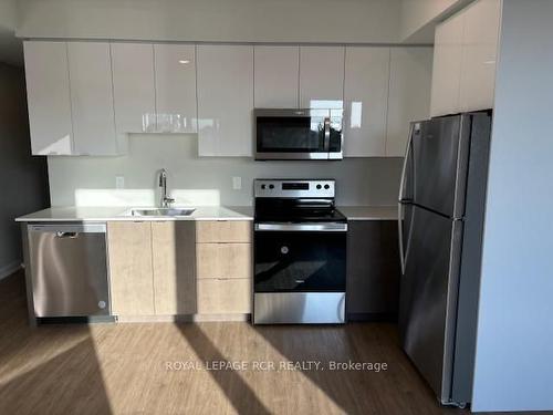 120-708 Woolwich St, Guelph, ON - Indoor Photo Showing Kitchen With Stainless Steel Kitchen