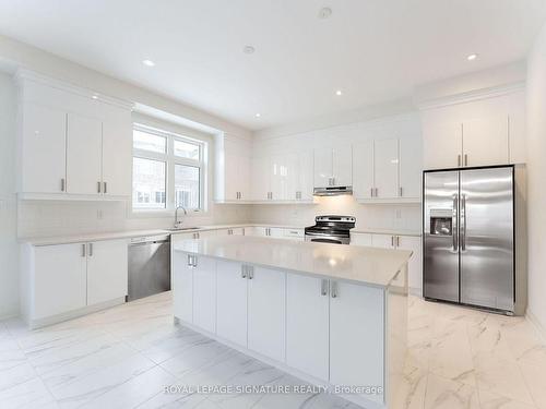 9 Mayflower Gdns, Adjala-Tosorontio, ON - Indoor Photo Showing Kitchen With Upgraded Kitchen