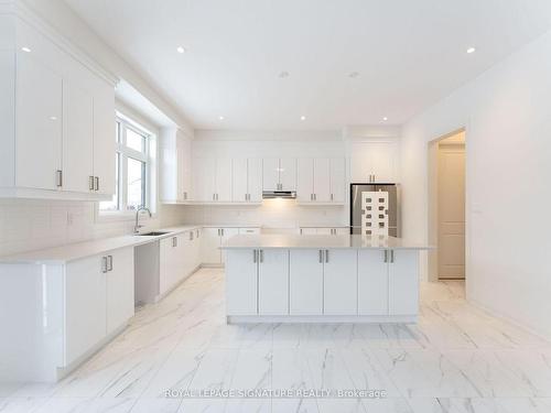 9 Mayflower Gdns, Adjala-Tosorontio, ON - Indoor Photo Showing Kitchen