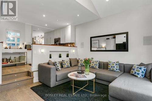 68 Sutherland Drive, Toronto, ON - Indoor Photo Showing Living Room