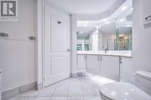 611 - 38 Elm Street, Toronto, ON - Indoor Photo Showing Bathroom