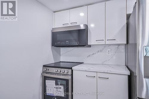 611 - 38 Elm Street, Toronto, ON - Indoor Photo Showing Kitchen