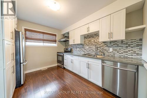 913 Carnaby Crescent, Oshawa, ON - Indoor Photo Showing Kitchen With Double Sink With Upgraded Kitchen