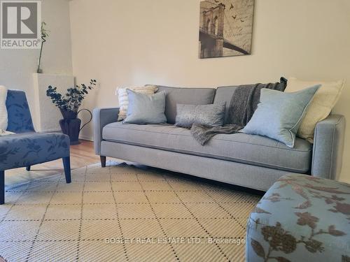 10 - 4357 Bloor Street W, Toronto, ON - Indoor Photo Showing Living Room