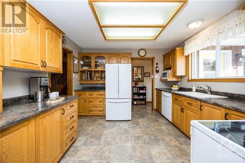 Well organized kitchen with space for a small table or island - 3303 Drummond Conc 9A Township, Balderson, ON - Indoor Photo Showing Kitchen