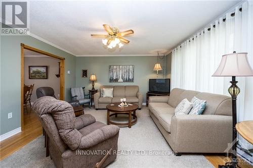 3303 Drummond Conc 9A, Lanark, ON - Indoor Photo Showing Living Room