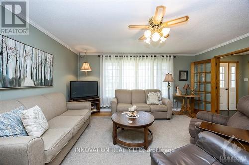 3303 Drummond Conc 9A, Lanark, ON - Indoor Photo Showing Living Room