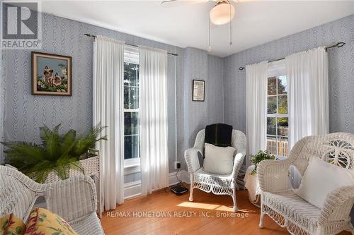 56 Murray Street, Brockville, ON - Indoor Photo Showing Living Room