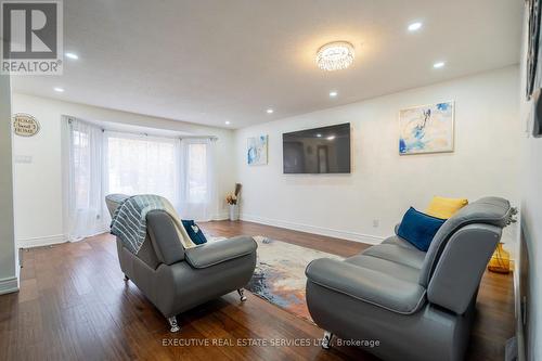 5 Manor Drive, Kitchener, ON - Indoor Photo Showing Living Room