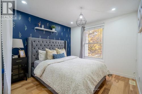 5 Manor Drive, Kitchener, ON - Indoor Photo Showing Bedroom