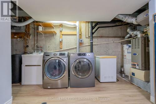 5 Manor Drive, Kitchener, ON - Indoor Photo Showing Laundry Room