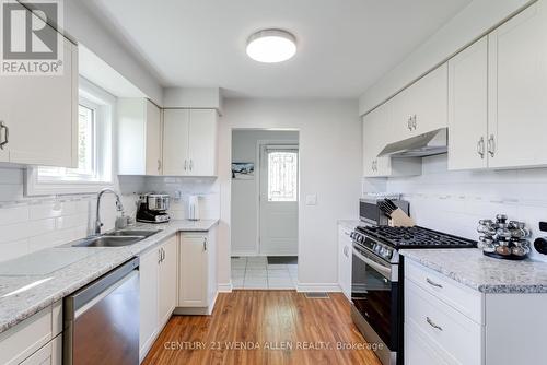 14 Manvers Drive, Kawartha Lakes, ON - Indoor Photo Showing Kitchen With Double Sink With Upgraded Kitchen