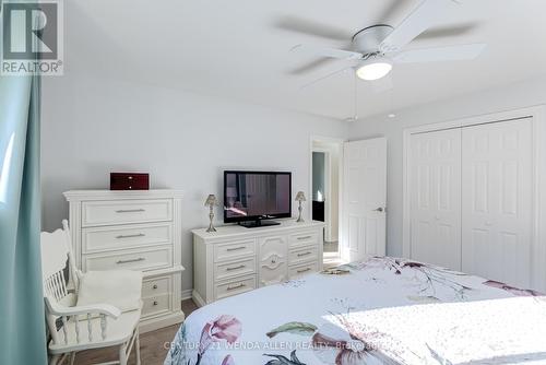 14 Manvers Drive, Kawartha Lakes, ON - Indoor Photo Showing Bedroom