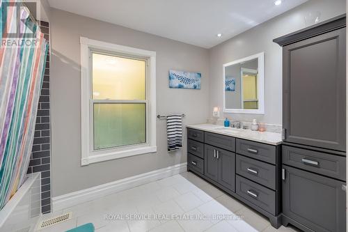 542 Larmer Line, Cavan Monaghan, ON - Indoor Photo Showing Bathroom