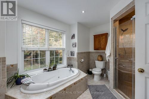 542 Larmer Line, Cavan Monaghan, ON - Indoor Photo Showing Bathroom