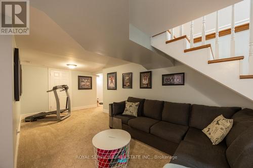 542 Larmer Line, Cavan Monaghan, ON - Indoor Photo Showing Living Room