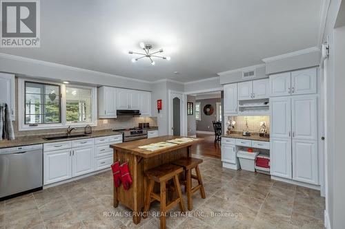 542 Larmer Line, Cavan Monaghan, ON - Indoor Photo Showing Kitchen