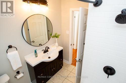 30 Algonquin Crescent, London, ON - Indoor Photo Showing Bathroom