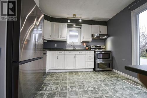 1299 Gatineau Boulevard, Timmins (Main Area), ON - Indoor Photo Showing Kitchen