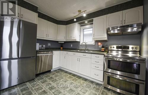 1299 Gatineau Boulevard, Timmins (Main Area), ON - Indoor Photo Showing Kitchen With Double Sink