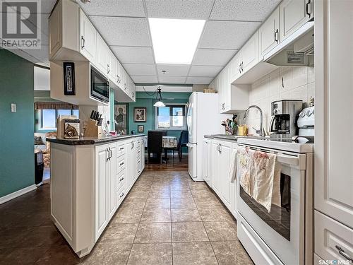 508 611 University Drive, Saskatoon, SK - Indoor Photo Showing Kitchen