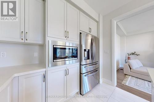 73 Fruitful Crescent, Whitby, ON - Indoor Photo Showing Kitchen