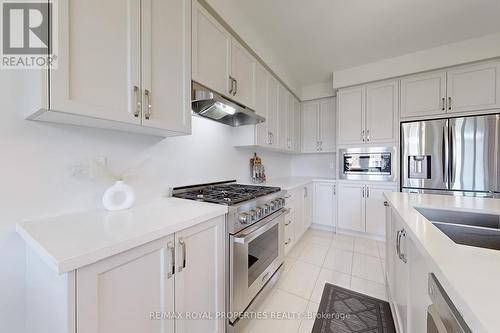 73 Fruitful Crescent, Whitby, ON - Indoor Photo Showing Kitchen With Stainless Steel Kitchen With Double Sink With Upgraded Kitchen