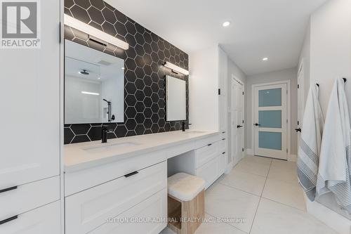 29 Marsh Harbour, Aurora, ON - Indoor Photo Showing Bathroom