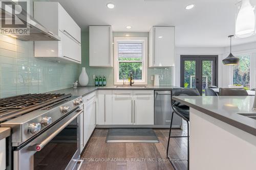 29 Marsh Harbour, Aurora, ON - Indoor Photo Showing Kitchen With Stainless Steel Kitchen With Upgraded Kitchen