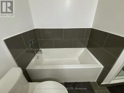 140 - 331 Broward Way, Innisfil, ON - Indoor Photo Showing Bathroom