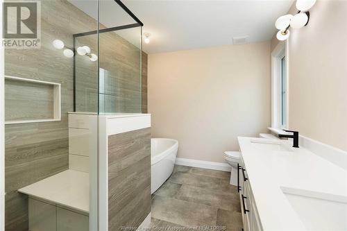 2576 Mayfair, Lasalle, ON - Indoor Photo Showing Bathroom