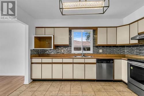 1605 Southdale, Windsor, ON - Indoor Photo Showing Kitchen With Double Sink